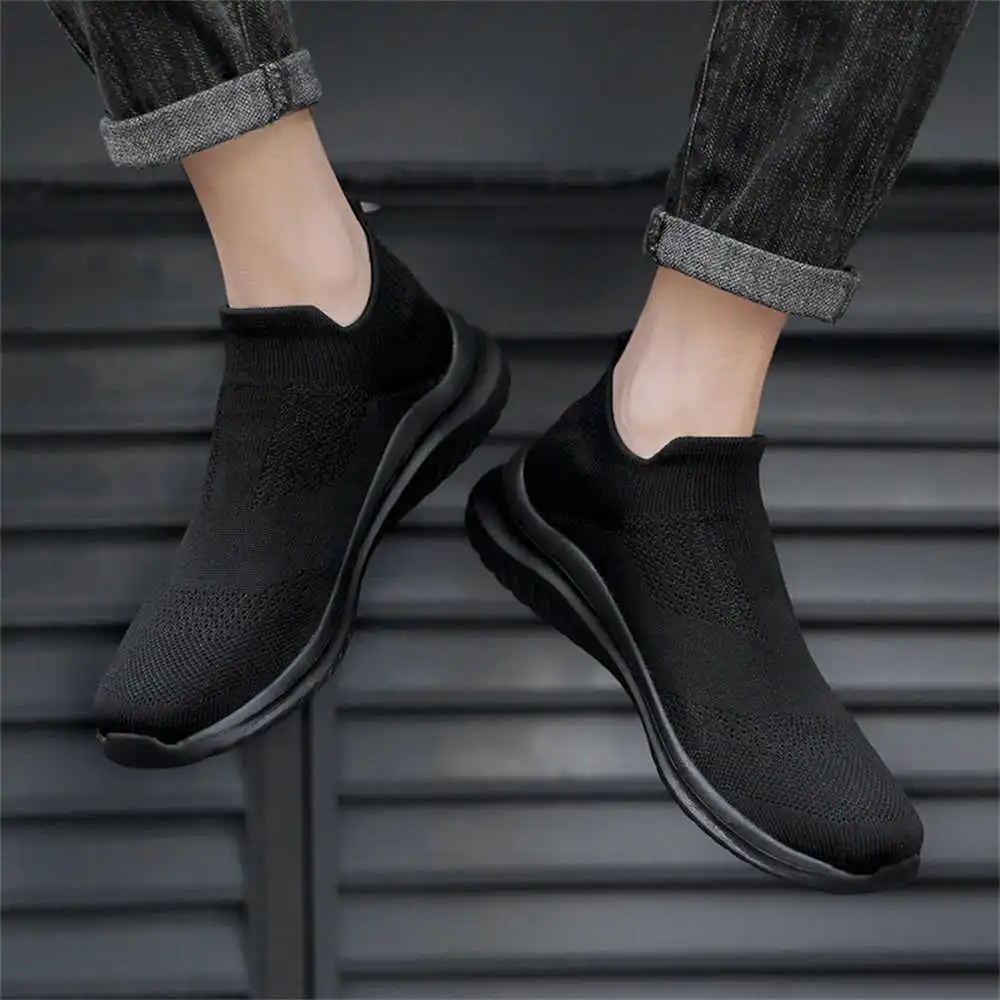 Luxury Lifestyle Experiences - Sepatu olahraga pria, krem lembut baru